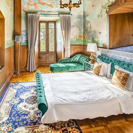 Apartment Antique In The Xv Century Castle