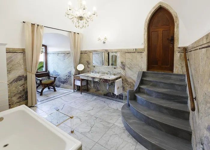 Antique In The Xv Century Castle Apartment *