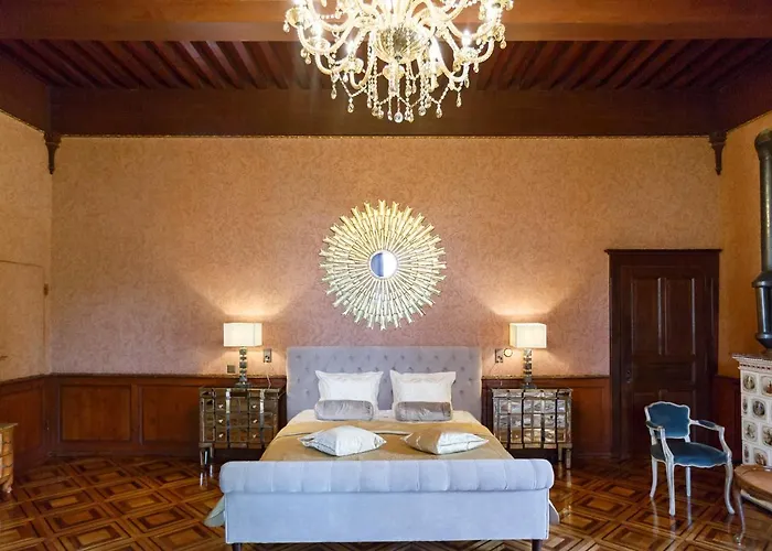 Apartment Antique In The Xv Century Castle