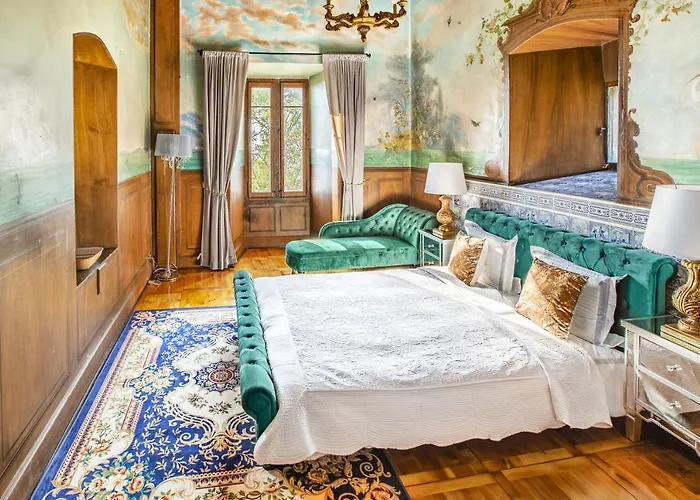 Apartment Antique In The Xv Century Castle