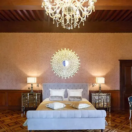 Lejlighed Antique In The Xv Century Castle